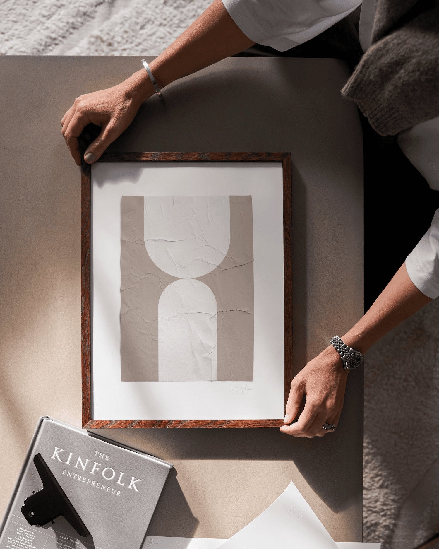 Sätt guldkant – med tavelram i valnöt