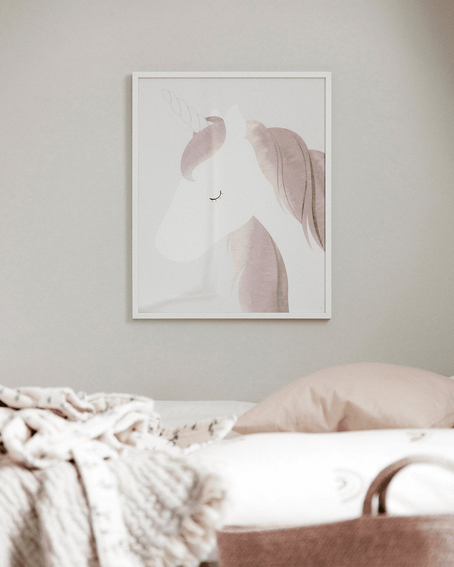 Enhörningar i pastell för barnrummet