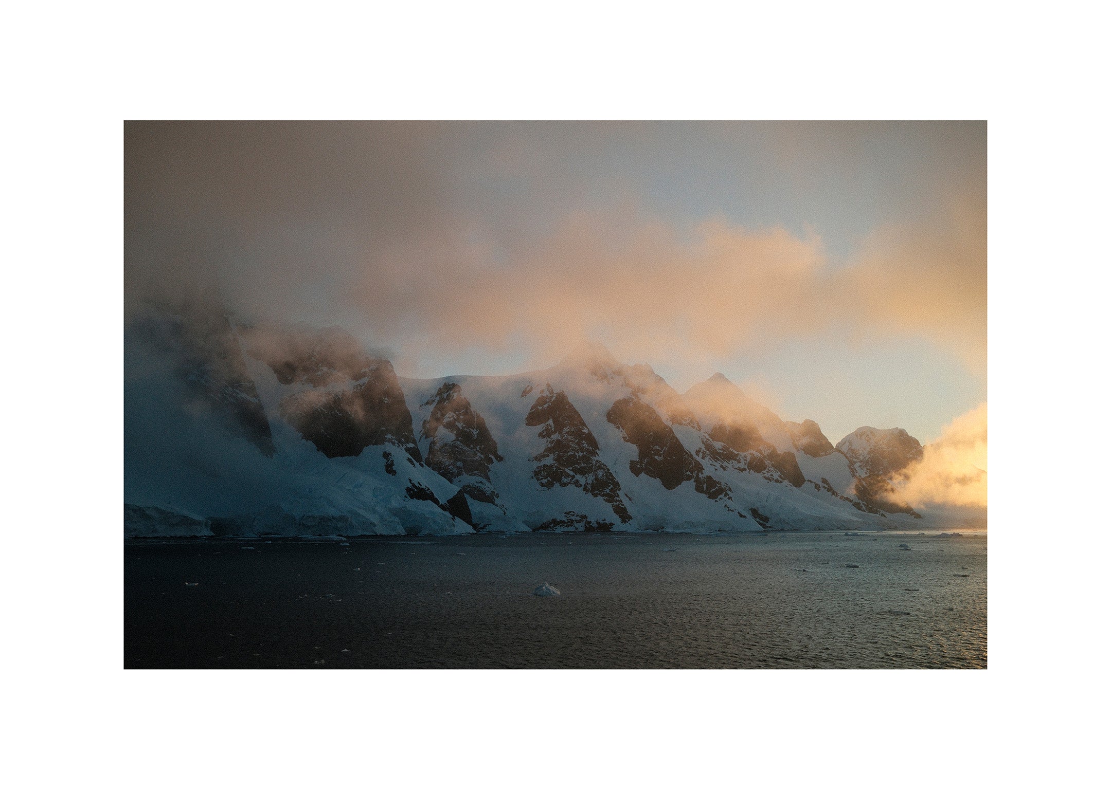 Solnedgång berg poster