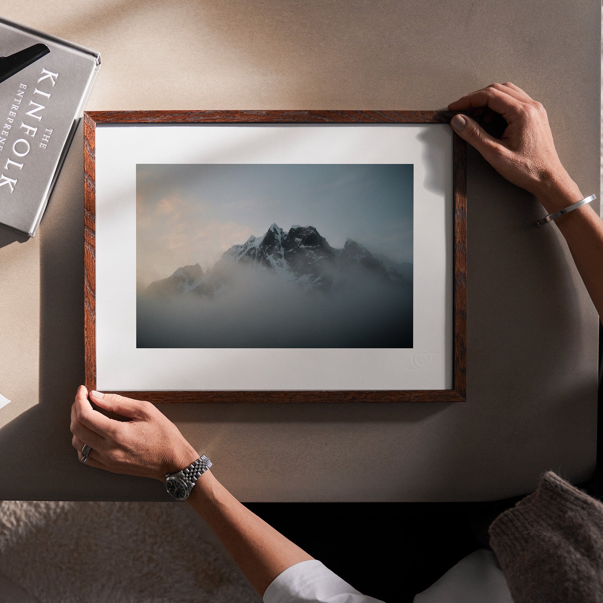 Dimtäckt berg poster